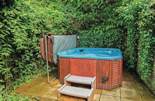 Cornwall Ski Chalet | Contemporary cottage style two storey lodge.