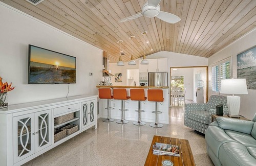 Indian Beach Sapphire Shores House | Contemporary Coastal Cottage