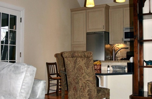Rockville Cottage | Contemporary colonial cottage, close to dwntown Rockville and metro, accessible.