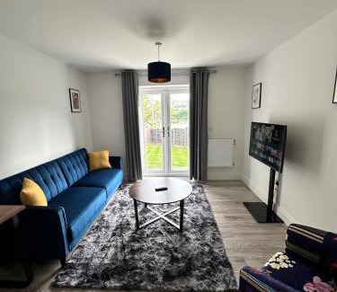Guildford Ski Chalet | Contemporary Comfort 2 Bed Home