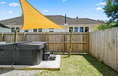 Masterton House | Contemporary Comfort - Masterton Holiday Home