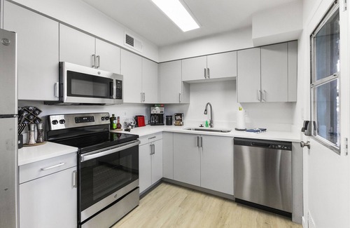 Camelback East Apartment | Contemporary Condo in Central Biltmore