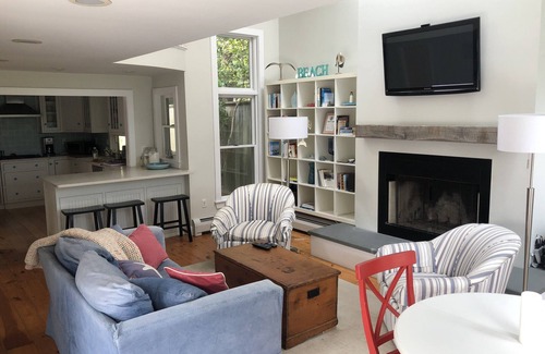 Biddeford Pool House | Contemporary Cottage in Biddeford Pool