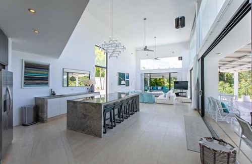 Weston Villa | Contemporary design 4 bedroom villa with stunning views