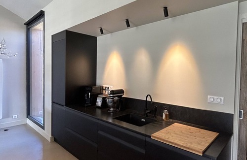Vesc Villa | Contemporary house with swimming pool
