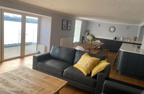 Milford Haven House | Contemporary living with amazing views. Pembrokeshire