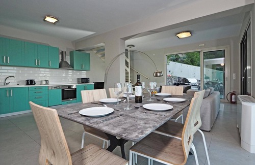 Notos Villa | Contemporary Seafront Villa, A/C, Private Pool, Amazing Views - Walking Distance to Beach & Tavernas