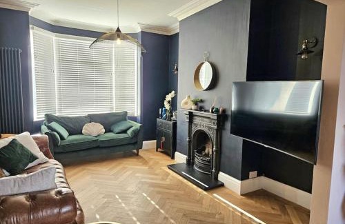 Wyken House | Contemporary Spacious 3BR House close to City Centre