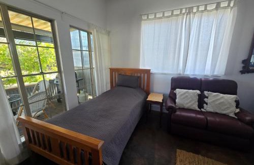 Farrell Flat Apartment | Contemporary Studio Accommodation