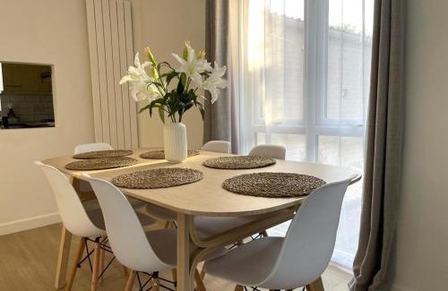High Wycombe Apartment | Contemporary-styled 3-Bed House