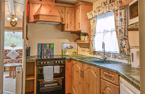 Dolgellau House | Contemporary, stylish caravan with one double and one twin.