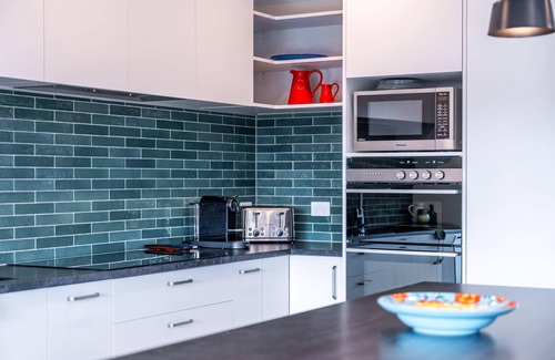 Albert Town House | Contemporary Thyme Cottage
