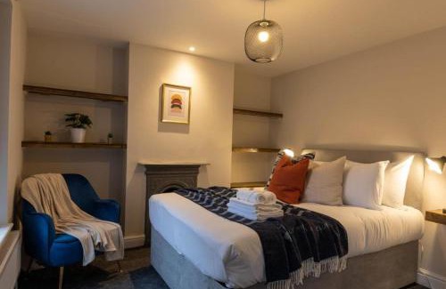 Riverside Apartment | Contractor 3Bed Home in Central Cardiff Ideal for Long Stays Free On Street Parking
