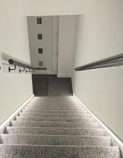North Glasgow Apartment | CONTRACTOR STAYS WELCOME newly refurbished 2 bedroom apartment sleeps 5 with free SECURE parking and WiFi Fully Fitted Kitchen with Washer Dryer Weekly bedding change and hoover Long Term Stay Rate available 3 miles from City Centre