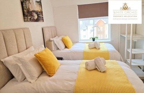 Stevenage Apartment | Contractors 2Bedrooms Apartment with Balcony & Free Parking by White Orchid Property Relocation
