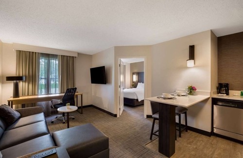 Mount Tabor Apartment | Convenient Location! Full Kitchen, Free Parking, Pets Allowed, Inddor Pool!