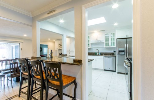 Sherwood Forest and Thistle Development House | Convenience Location! Only 2.5 miles to Disneyland, 13 miles to Huntington Beach