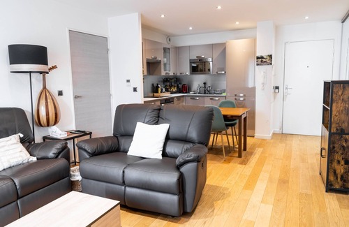 Noisy-le-Grand Apartment | Convenient 2-bedroom apartment near subway