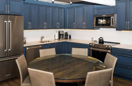 Aspen Condo | Convenient 3BR condo near Lift 1A in downtown Aspen w/heated pool & hot tub!