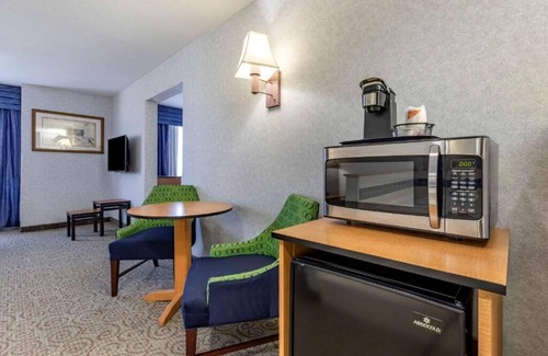 Aurora House | Convenient access to the Denver Airport and downtown