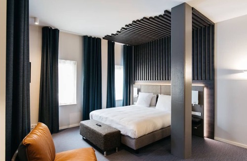 Weert Hotel | Convenient City Stay for Outdoor & Urban Fun! Onsite Dining!