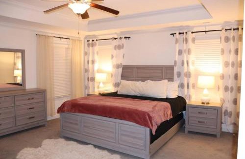 Northeast Raleigh House | Convenient Remote-friendly suburban oasis