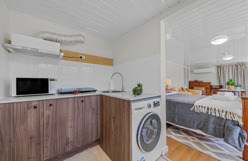 West Gosford Apartment | Convenient spot Gosford/near M1HW,CBD,Hospital,Stadium,water view,fishing,pet