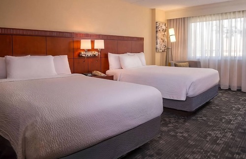 University Place Resort | Convenient Stay! 2 Relaxing Units, Outdoor Pool, Pets Allowed!