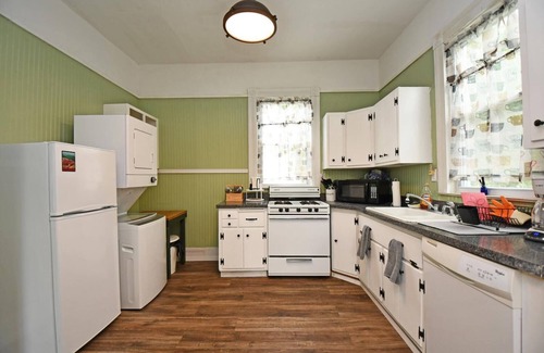 Arlington Heights House | Convenient to Everywhere! Train-Themed Bnb by active Railroad - Cincinnati Area
