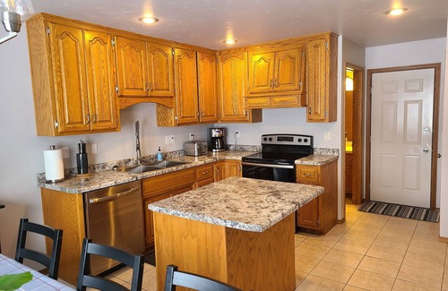 Green Bay House | Convenient to Green Bay's beltline where you can get anywhere in 15 minutes.