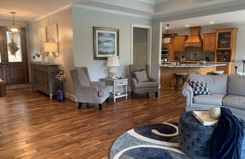 North Augusta House | Convenient to Masters Tournament. Home overlooks golf course/water.
