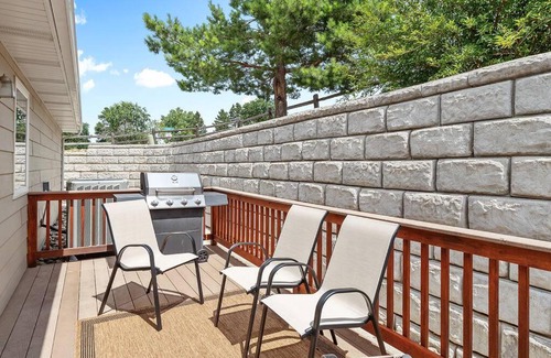 Rapid Valley House | Convenient Townhouse - Near Airport