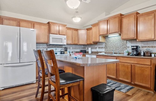 Rapid Valley House | Convenient Townhouse - Near Airport