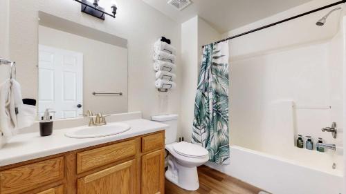 Brighton Apartment | Convenient two bedroom near DIA