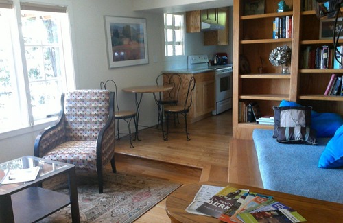 Berkeley Hills Apartment | Convenient walk to UC, Haas, MSRI, Simons and Goldman School. Historic home.