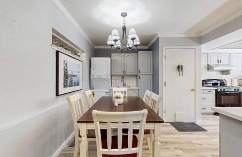 Incline Village House | Conveniently located duplex w/wifi, full kitchen, balcony & jetted tub