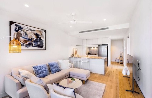 Milton Apartment | Conveniently located 2BR apt w/rooftop pool @Milt