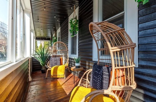 Italian Village House | Convention – Short North – King Bed - Parking