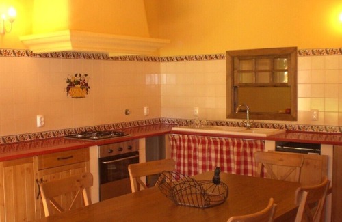 Azoia de Baixo Cottage | Converted cottage in a typical Ribatejo village sleeping 4-5 people with pool.