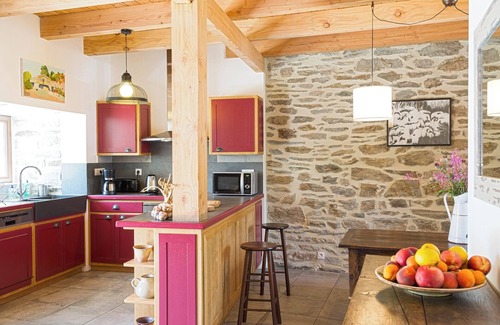 Mont Lozere et Goulet House | Converted barn at the foot of Mont Lozère in a hamlet with character