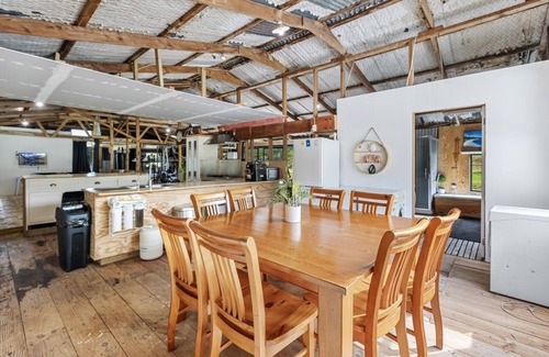 Pukehina Apartment | Converted Woolshed where the quirks are as abundant as the laughs!