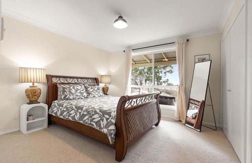 Oberon House | Cooinda, A 3 Bedroom Home Near Mayfield Garden