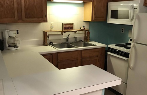 Baxter Cabin | Cookeville-Center Hill-FAMILY or FISHING Vacation-SLEEPS 8-Lake Access-NICE