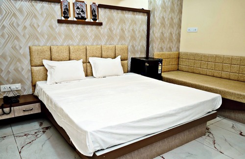 Tirupati Hotel | Cool hotel with AC in Madhya Pradesh