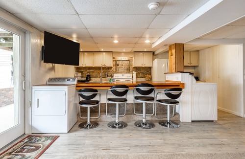 Arnold Apartment | Cool Spring waterfront apartment with pier mins to Annapolis