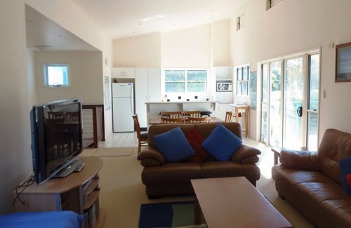 Rainbow Beach House | COOLAMAINE 2 - Rainbow Beach. Easy walk to beach and shops.