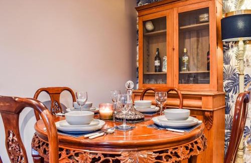 Hewish House | Coopers Townhouse - Cottage