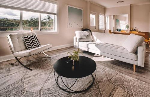 Cooranbong House | Cooranbong Farm Stay-7 Bedrooms Cottage with Pool and Tennis Court