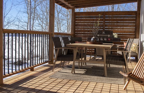 Springfield Cottage | Copper Shore Lake House - Doncaster