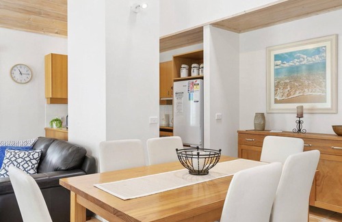 Lorne Apartment | Cora Lynn 13 - Smith